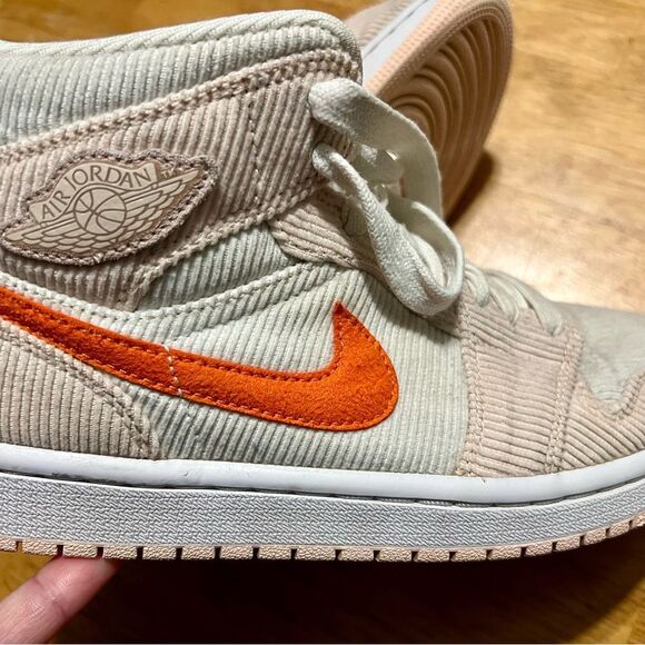 Women's Jordan 1 Mid SE "Corduroy" Sail/Orange-Orange Quartz - Picture 4 of 13